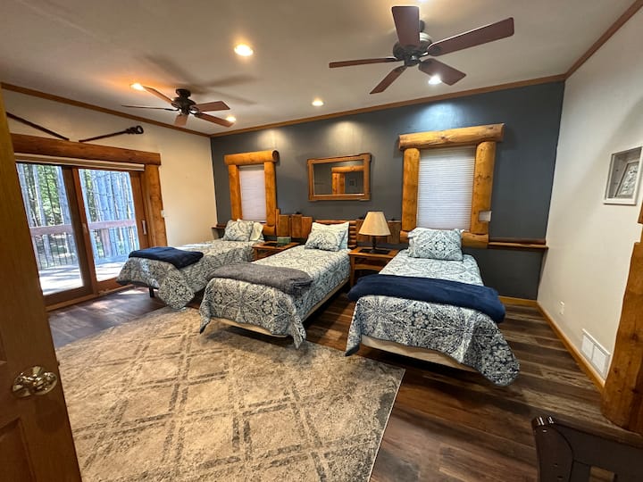 Lodge Marin floor bedroom-4 singles