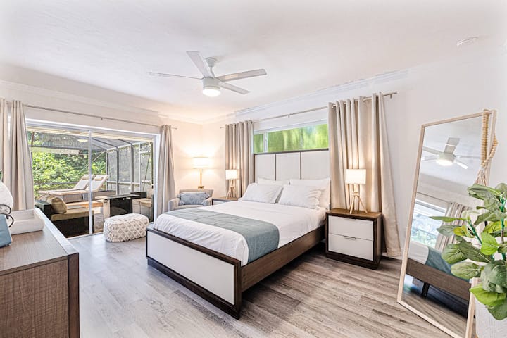 الجناح الرئيسي: ملاذ مشرق وجيد التهوية مع إطلالات هادئة وديكور أنيق لقضاء عطلة هادئة!