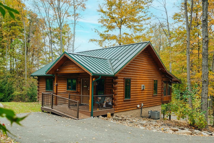 Tranquil Escape Close to Dining & Entertainment