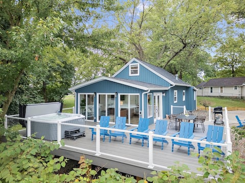 Lakefront Portage Lakes Home w/ hot tub