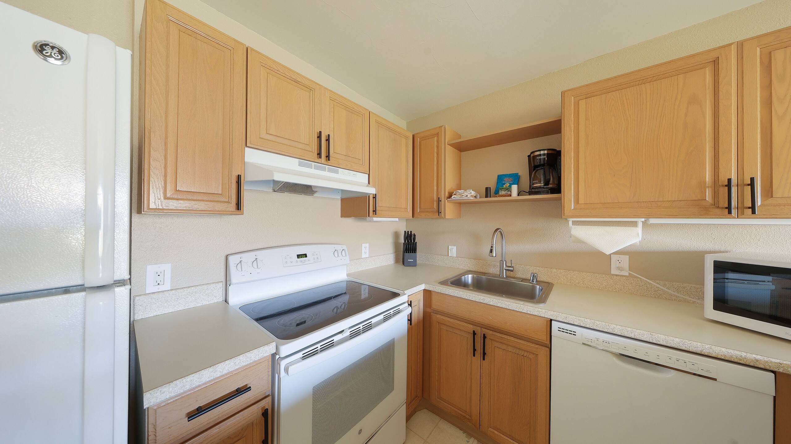 Condo in Kapaa · ★4.69 · 1 bedroom · 2 beds · 1 shared bath - Image 5