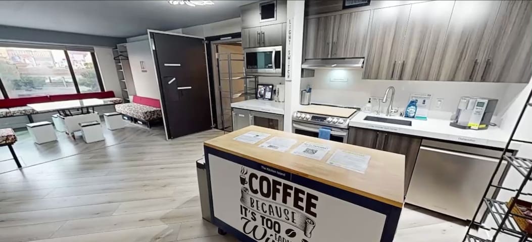 LVStripHouse JC408 + JC406 Modern 3BD/3BA Condo Sleeps 14