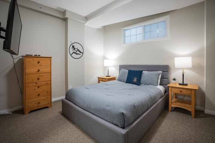 Საწოლის ძირში იქნება დამხმარე.