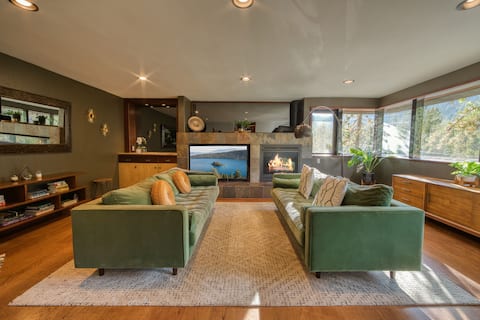 Spire Chalet at Alpine Meadows - Hot Tub & Shuttle