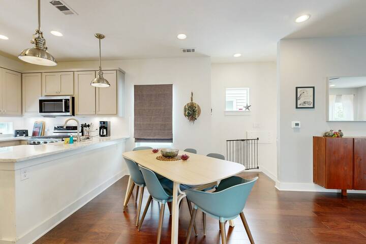 3BR modern townhome in the heart of Austin, TX gallery image 2