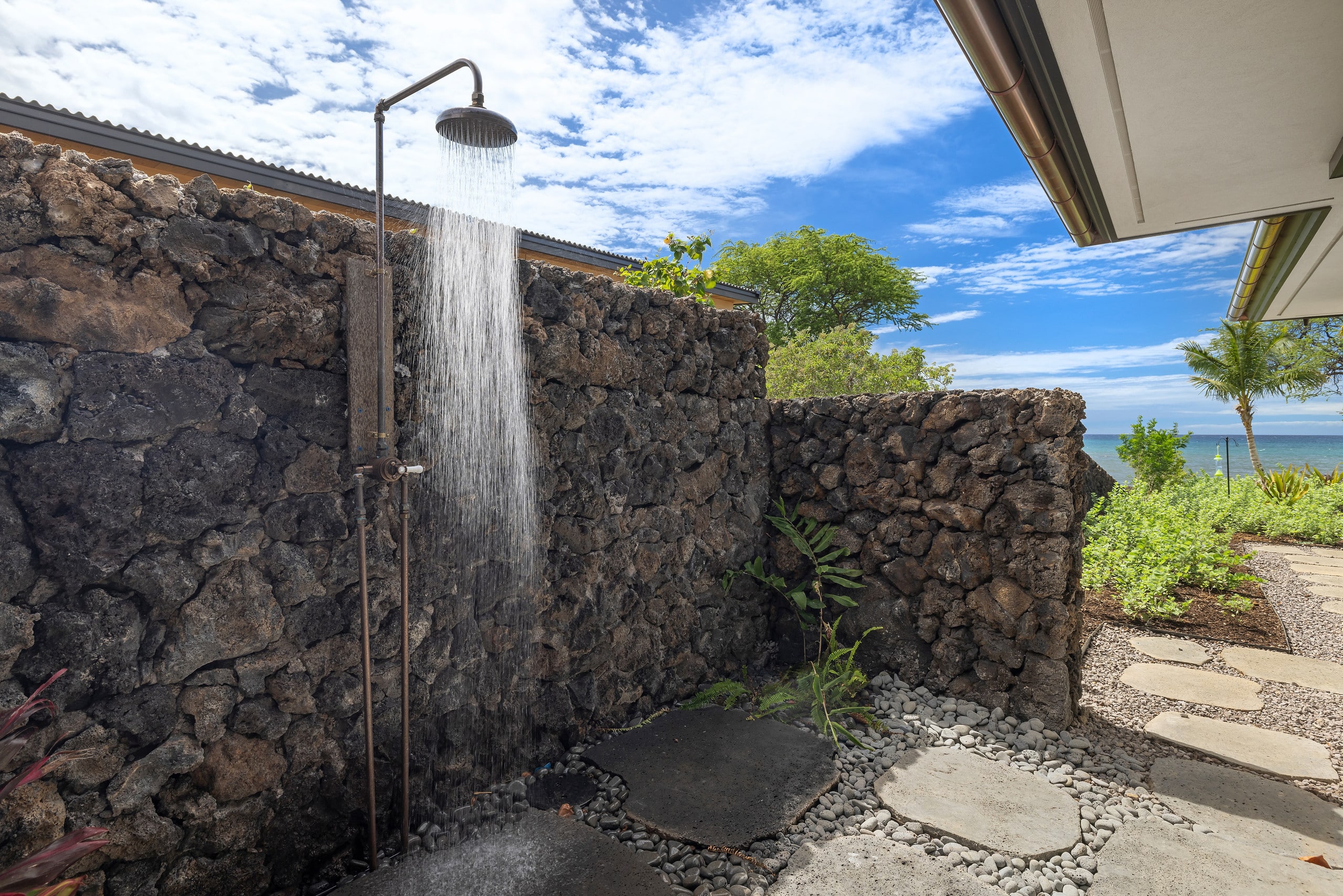 Home in Waimea · ★4.67 · 4 bedrooms · 5 beds · 4.5 baths - Image 28
