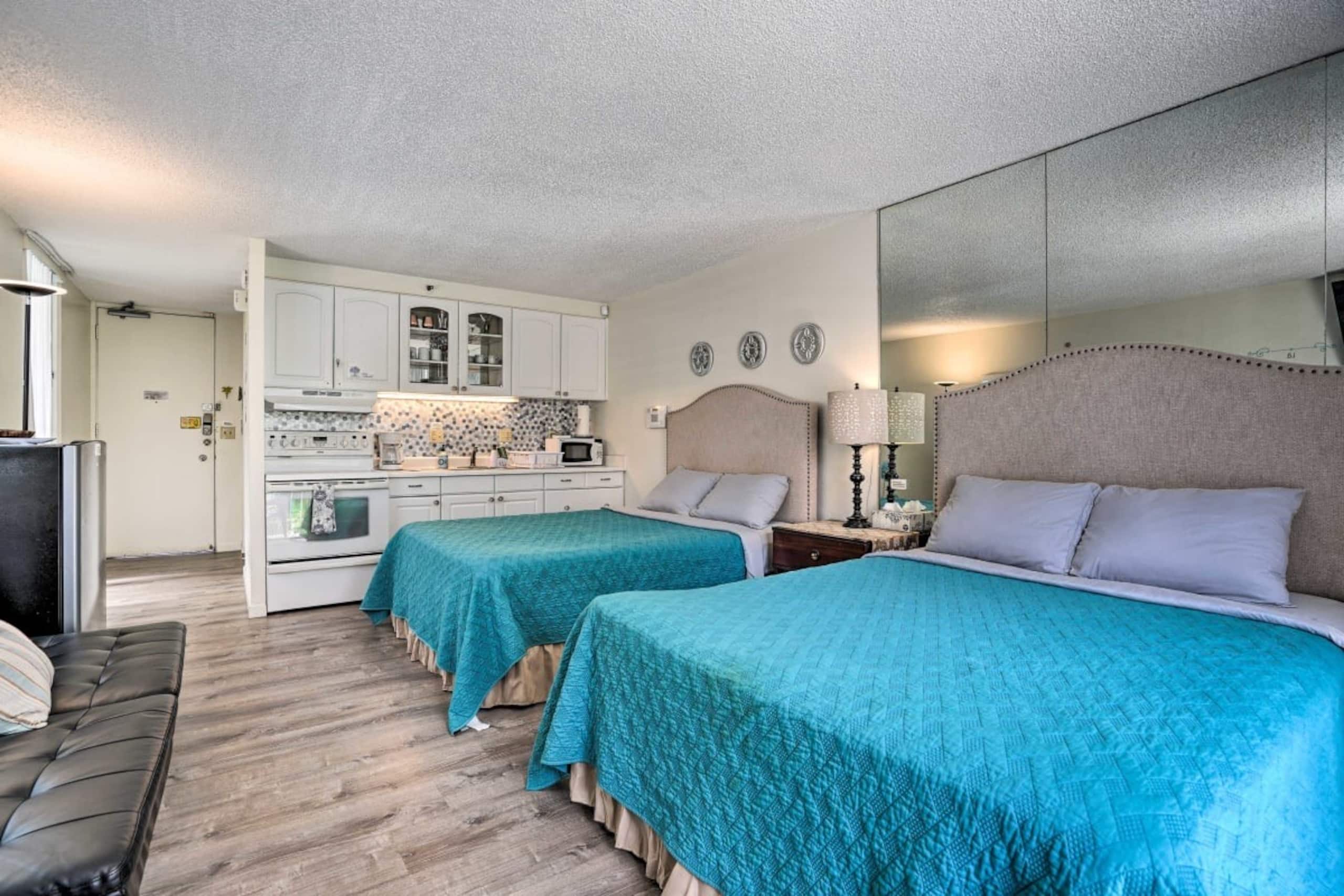 4th floor Marine Surf Studio with 2 queen beds - Image 1