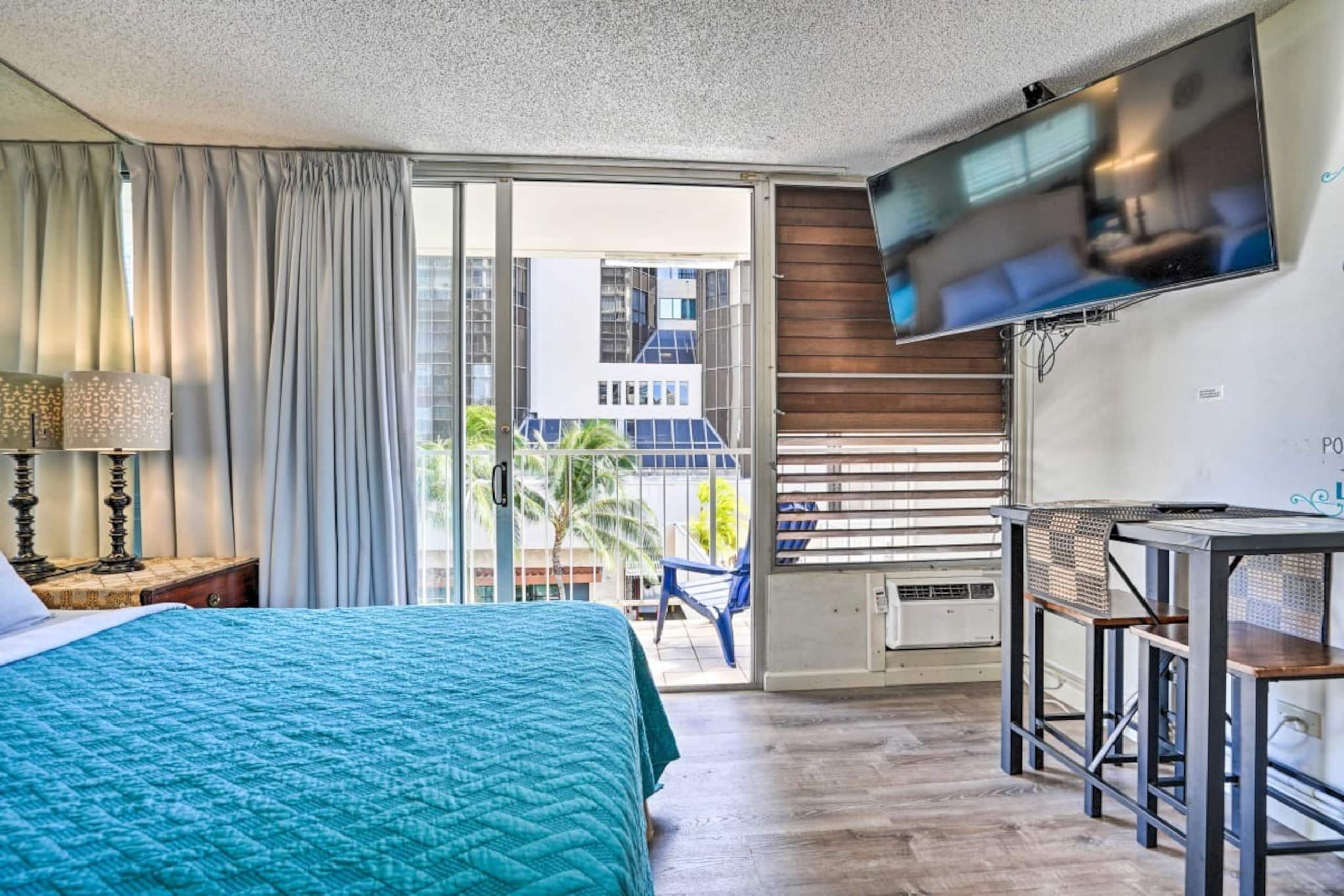 4th floor Marine Surf Studio with 2 queen beds - Image 7