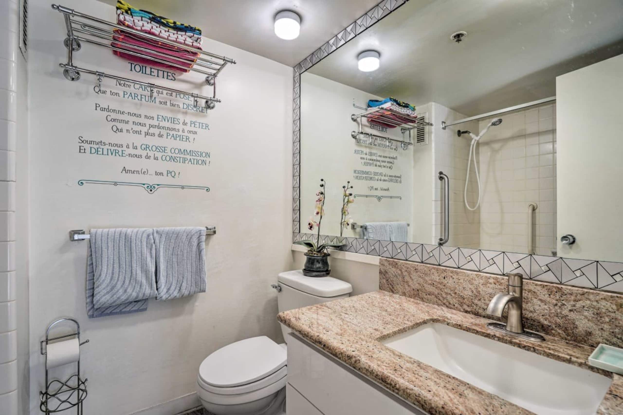 4th floor Marine Surf Studio with 2 queen beds - Image 3