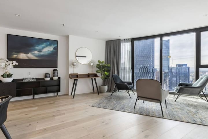 Luxury 3brm Sub Penthouse.