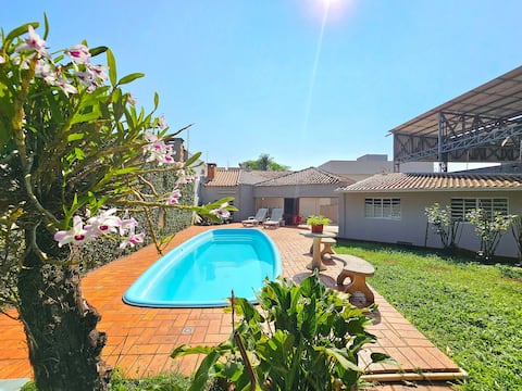 Spacious 5-Bedroom, 5-Bathroom House in the center of Foz