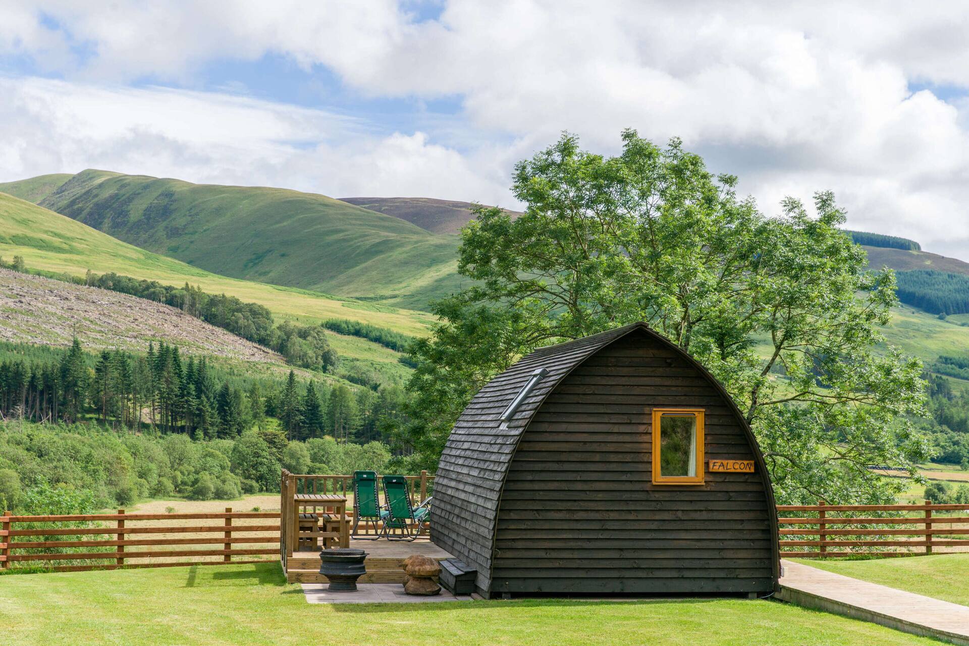Cosy Rural Cabin With Hillside Viewpoint
