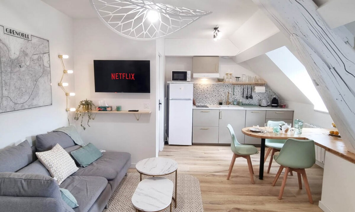 Top performing Airbnb: Magical Grenoble View, Hagaki Apartment - Station in Grenoble