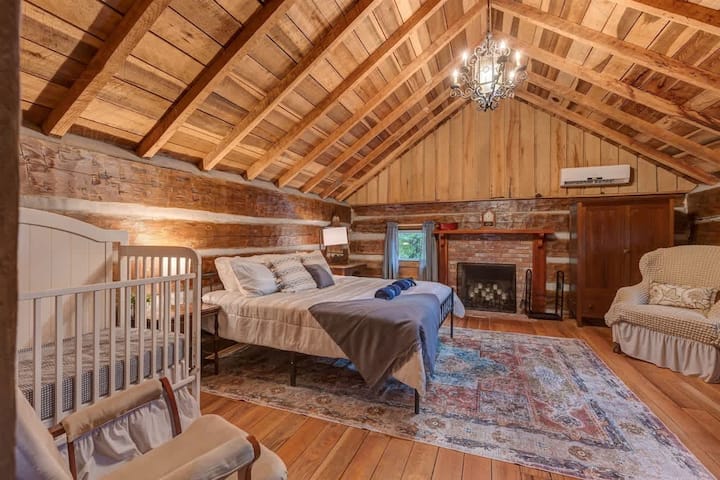 Bedroom 2 - King Bed & Crib. Level 2.