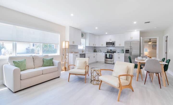 Two Casitas | Victoria Park | 30+ Night Stays Only - Fort Lauderdale