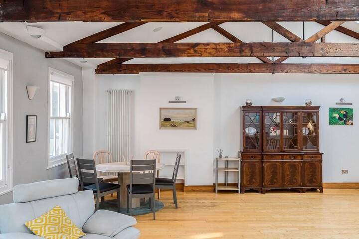 Specious Family Kensington 5-Bed House, Sleeps 12 gallery image 4