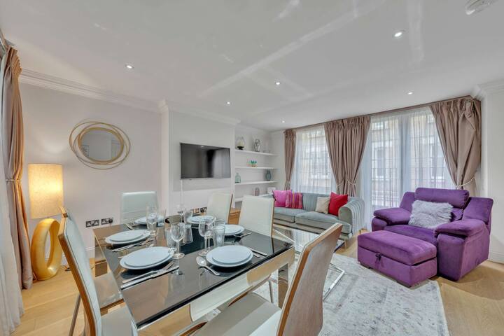 Luxurious 4-Bed Mews House in London gallery image 4