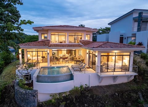 Casa Bella Lux 4-Bedrooms in the Heart of Pacifico