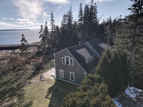 Large Private Beachfront Home Getaway [Cove House]