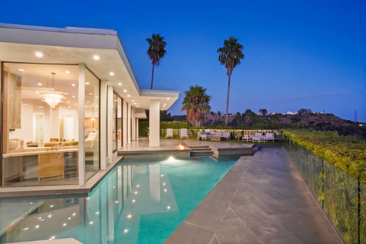 The Elvis Villa by Stay Awhile Villas