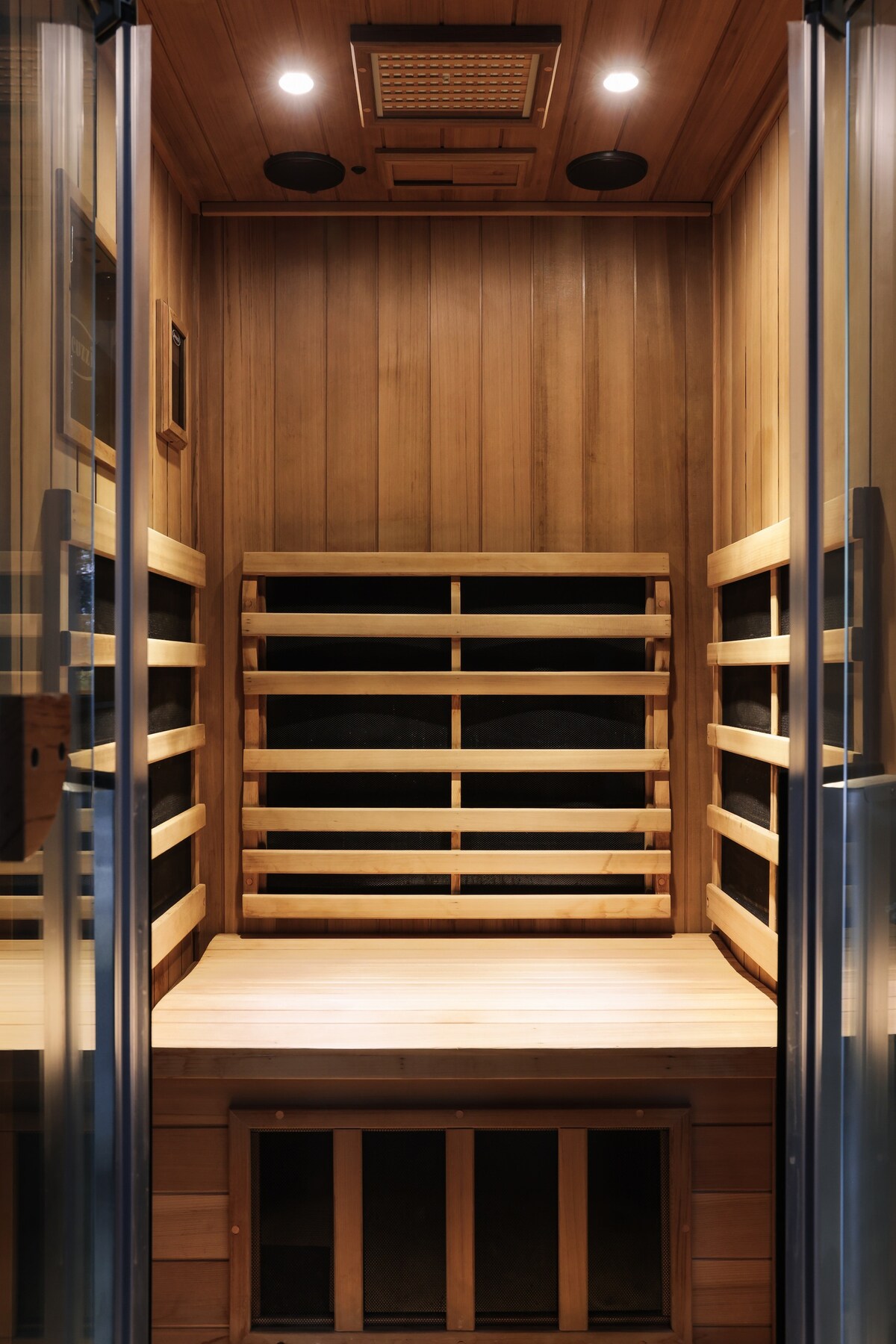 Relaxing Wellness Escape with Sauna & Cold Plunge