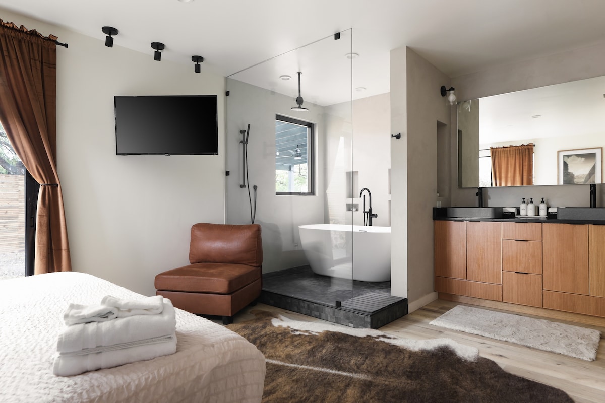 Relaxing Wellness Escape with Sauna & Cold Plunge