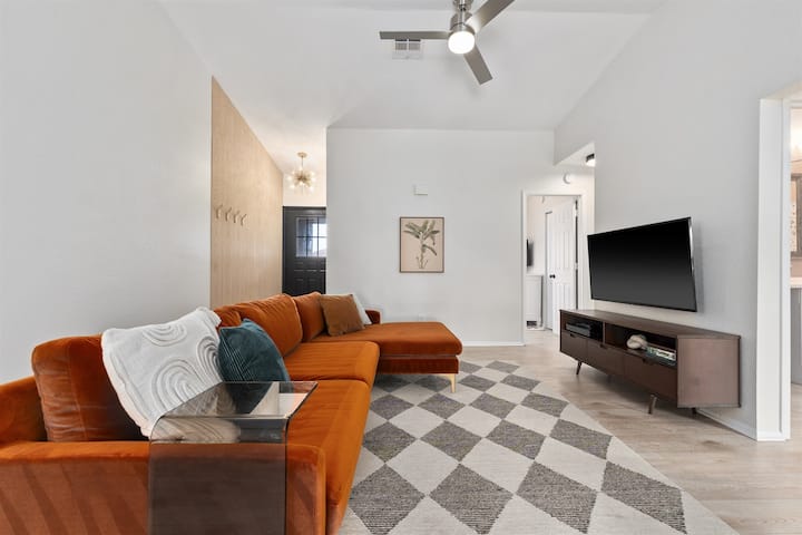 Lush | Tropical | Modern Home W/ Heated Pool & Spa - 포트 St. 루시