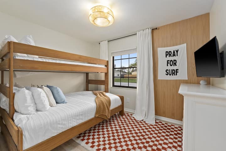 קווין למטה, שתי מיטות למעלה