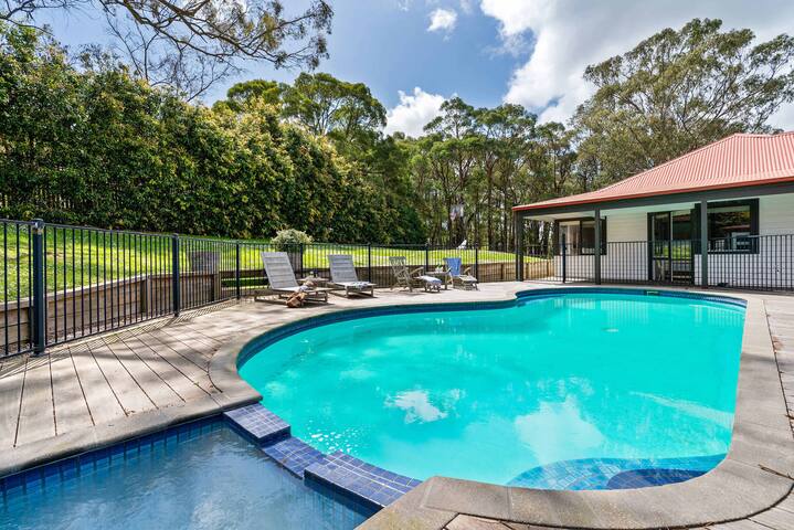 Coast n’ Country – Bay Views, Pool, Games gallery image 5