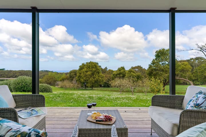 Coast n’ Country – Bay Views, Pool, Games