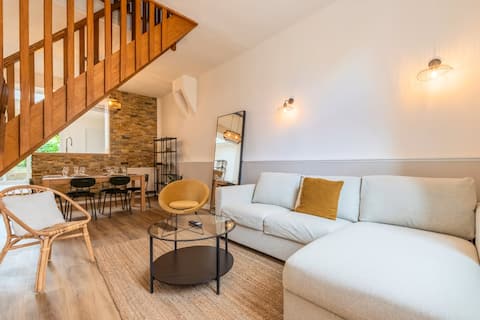 3 bedroom house with garden, near tram