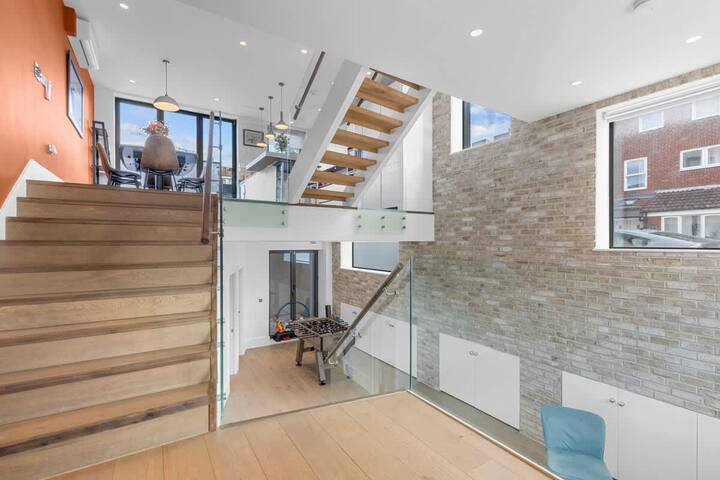 Stylishly Designed 4 Bedroom Home gallery image 2