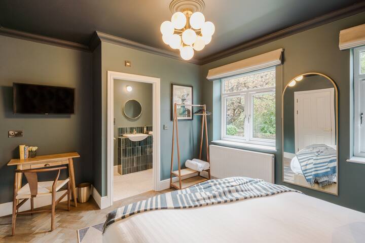 Tyndall’s Park | 2 Bedroom Apartment – No.2 gallery image 5