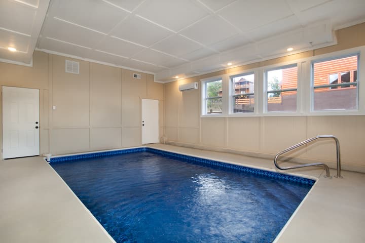 Pet Friendly W/ Indoor Pool, Hot Tub & Theater! - Tennessee