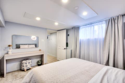 Full Moon Sanctuary - Style & Convenience Montreal