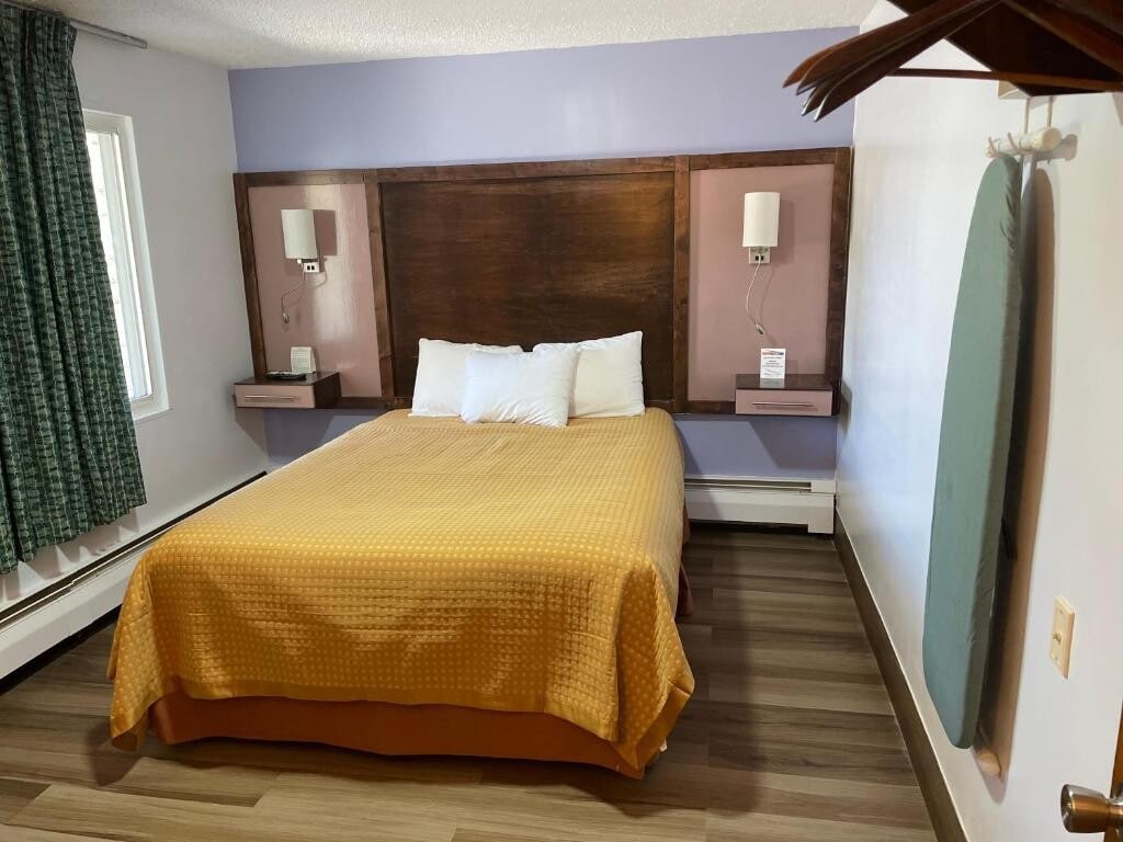 Unit with comfortable bed