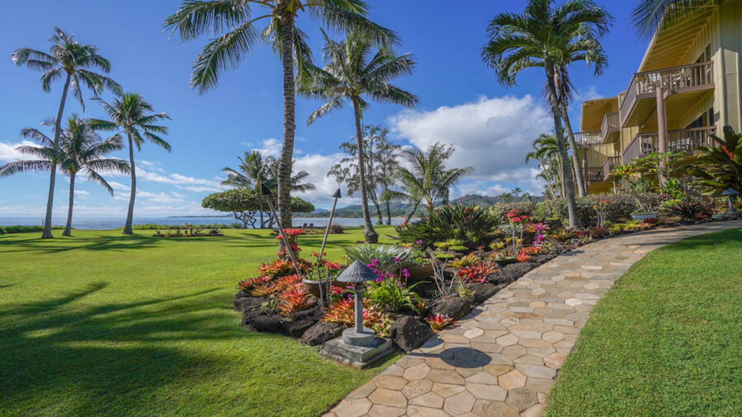 Condo in Kapaa · ★5.0 · 2 bedrooms · 2 beds · 2 baths - Image 37