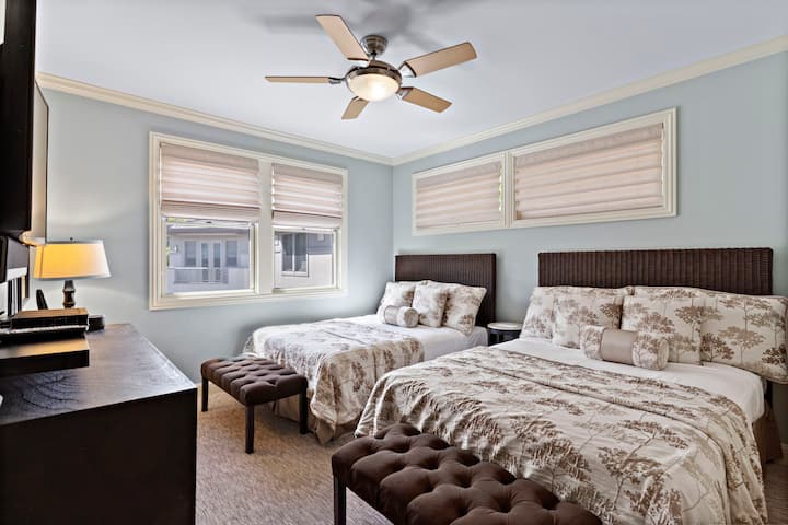 Wailea Hoolei 93-3-dəki üçüncü yataq otağı son dərəcə rahatlıq üçün iki 150-179 sm ölçülü çarpayı ilə təchiz edilib.