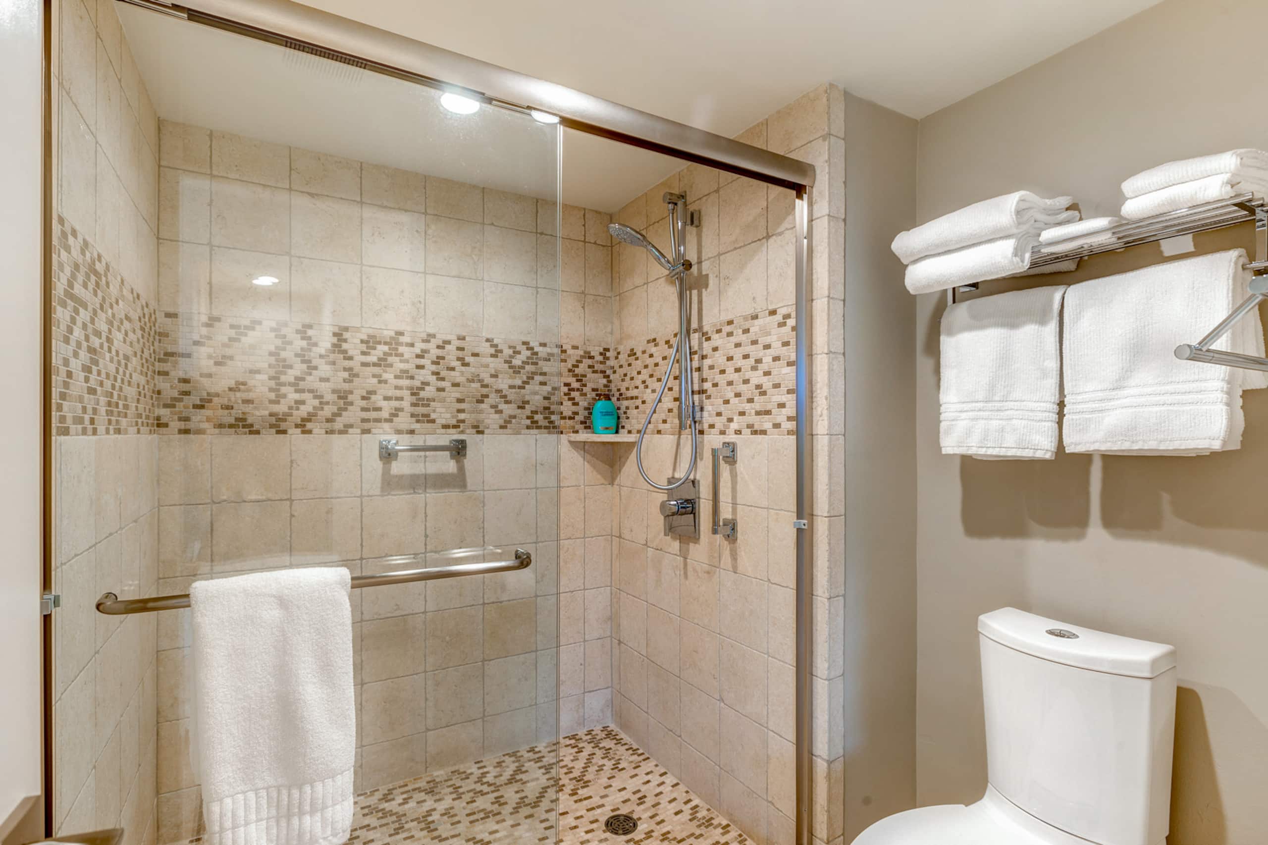 Mahana 1119 Summer Fun at Luxurious OceanFront 2BD - Image 32