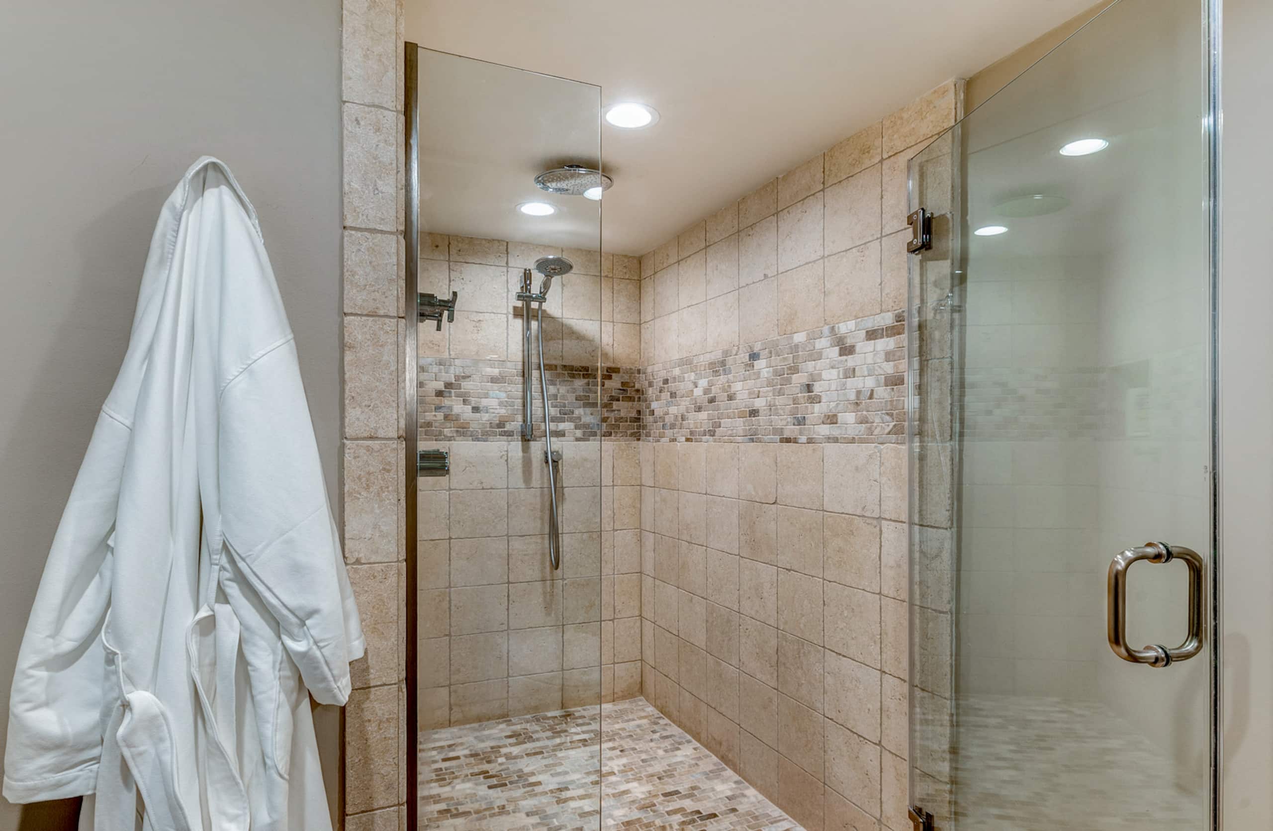 Mahana 1119 Summer Fun at Luxurious OceanFront 2BD - Image 25