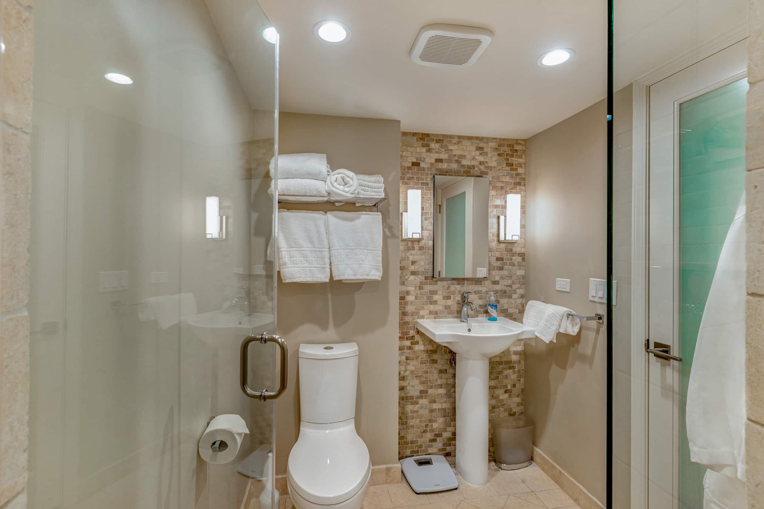 Mahana 1119 Summer Fun at Luxurious OceanFront 2BD - Image 27