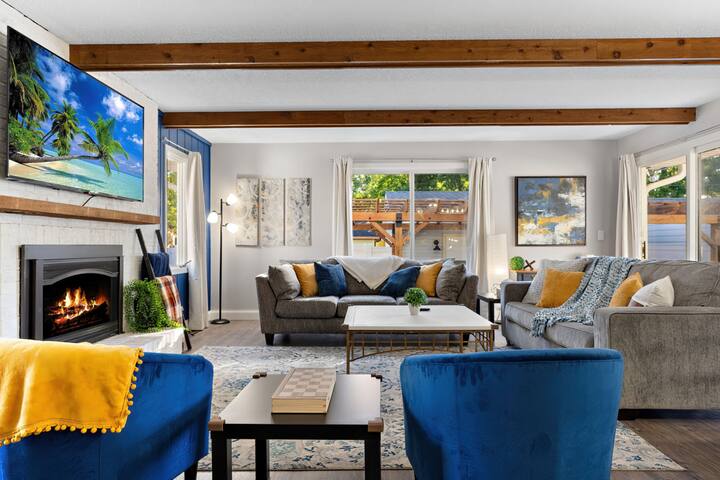 Ultimate Retreat Hot Tub, Games & MOA Minutes Away gallery image 5