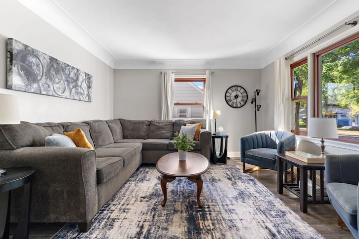 Obývačka č.2: Štandardný gauč, hry