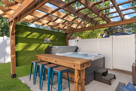 Ultimate Retreat Hot Tub, Games & MOA Minutes Away