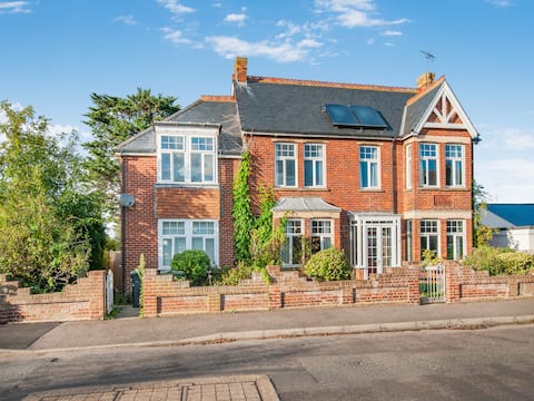 The Old Doctors Manor House