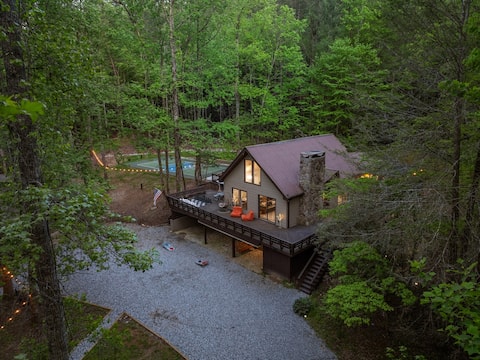 Upscale Creek Retreat:Theater&Pickleball, in Helen