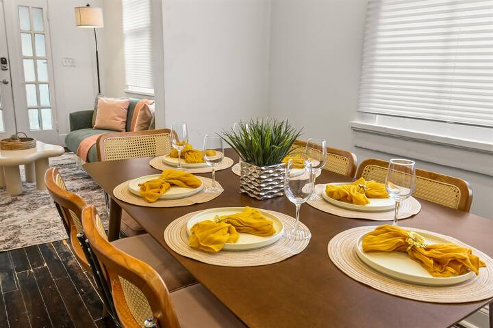 Moss & Pastel Petals | Designer 6BR Mid-City Duple gallery image 5