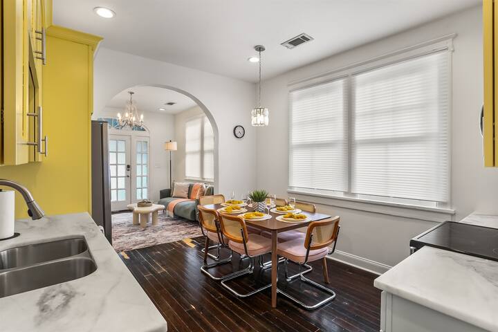 Moss & Pastel Petals | Designer 6BR Mid-City Duple gallery image 4