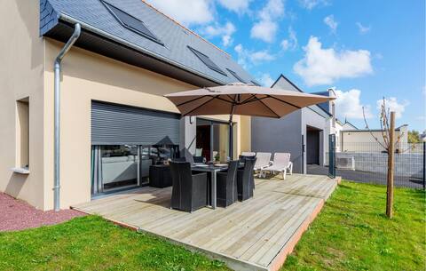 Nice home in Saint-Méloir-des-Ondes with kitchen