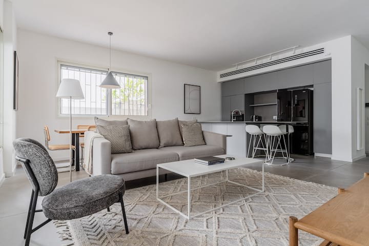 Blueground | Nahalat Byniamin Mamad Exclusive Big - Tel Aviv-Yafo